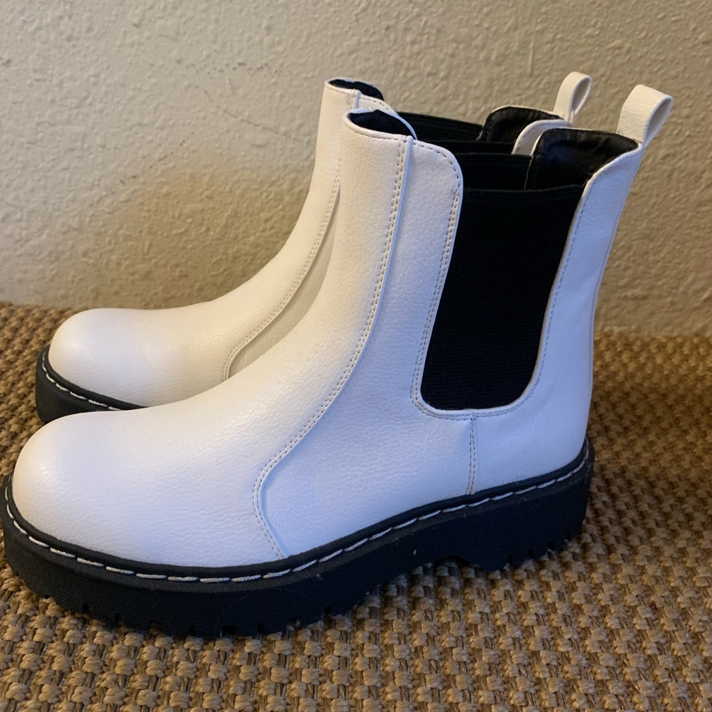 Sincerely Jules, New with Tags, White Leather Boots